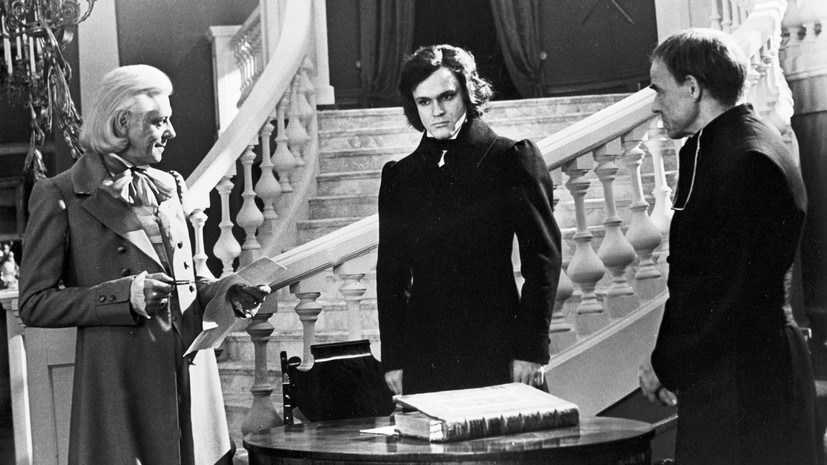 «Буржуазное, индивидуалистическое осознание»: почему советская экранизация романа «Красное и чёрное» считается эталонной