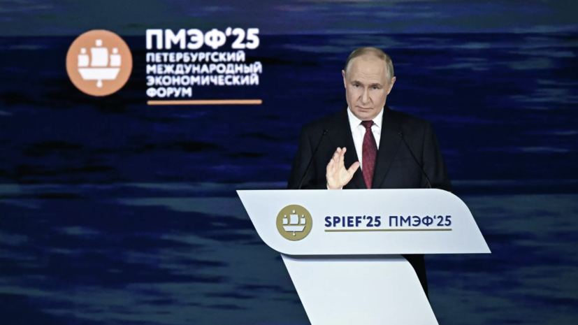 Путин попросил ЦБ и кабмин ускорить массовое внедрение цифрового рубля