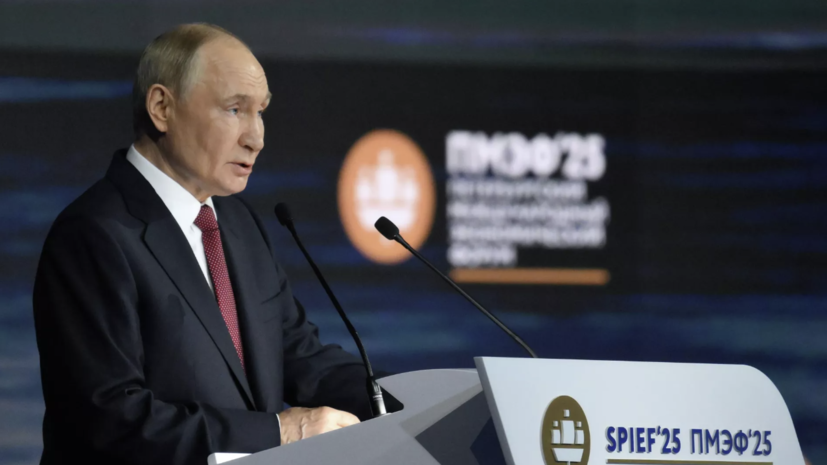 Путин заявил, что регулирование офлайн-магазинов в России устарело