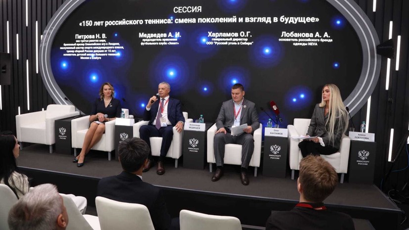 Петрова стала модератором сессии «150 лет российскому теннису: смена поколений и взгляд в будущее»
