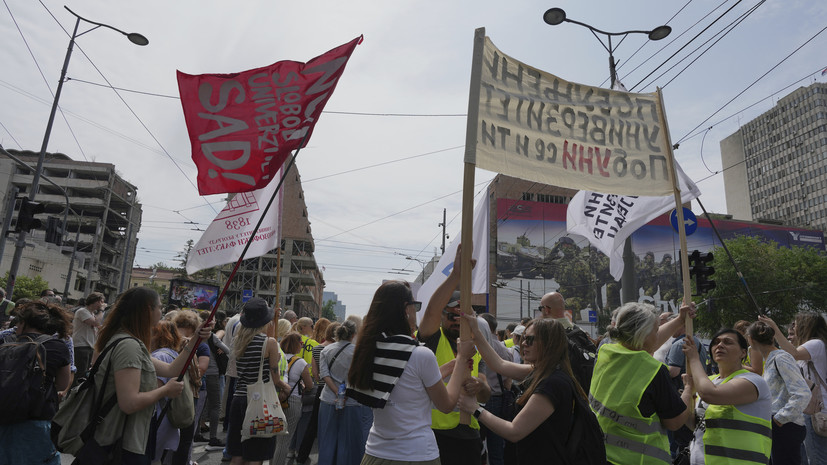 Вучич: из-за протестов Сербию покинули тысячи студентов