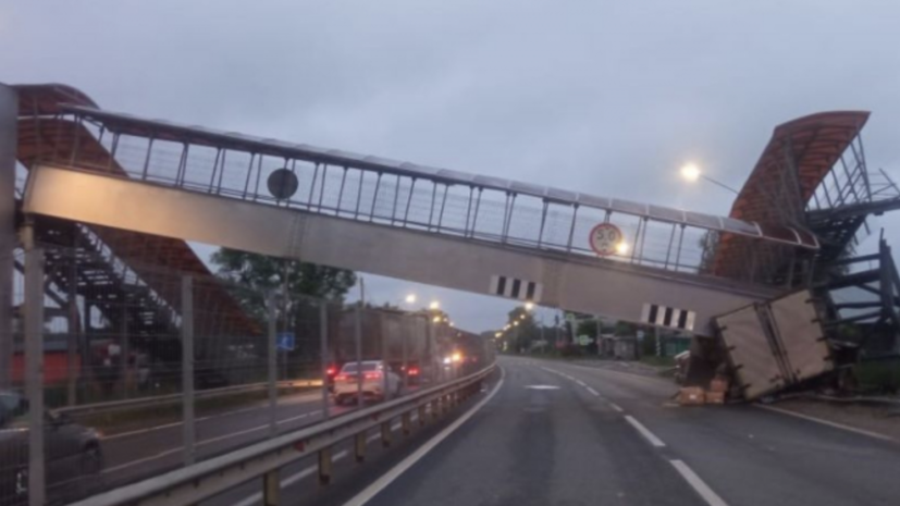 На трассе М-7 во Владимирской области обрушился пешеходный переход