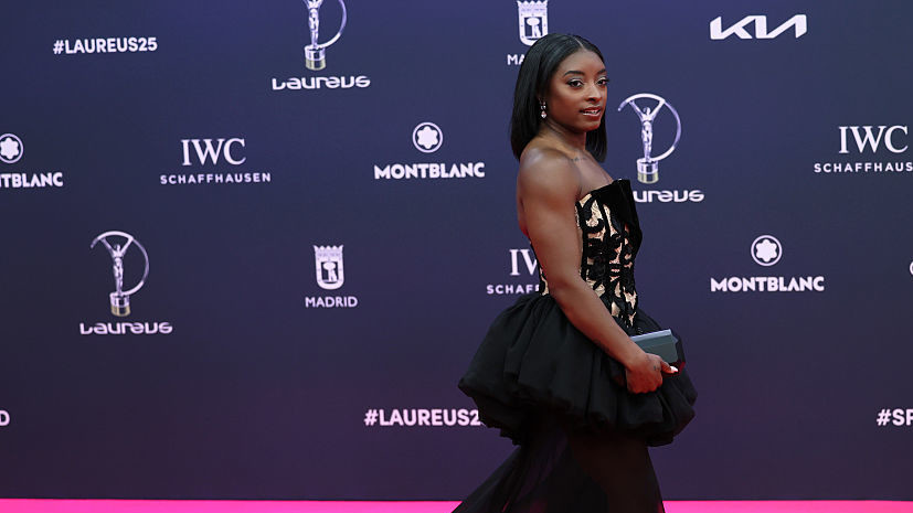 Гимнастка Байлз удалила аккаунт в соцсетях из-за скандала с трансгендерами