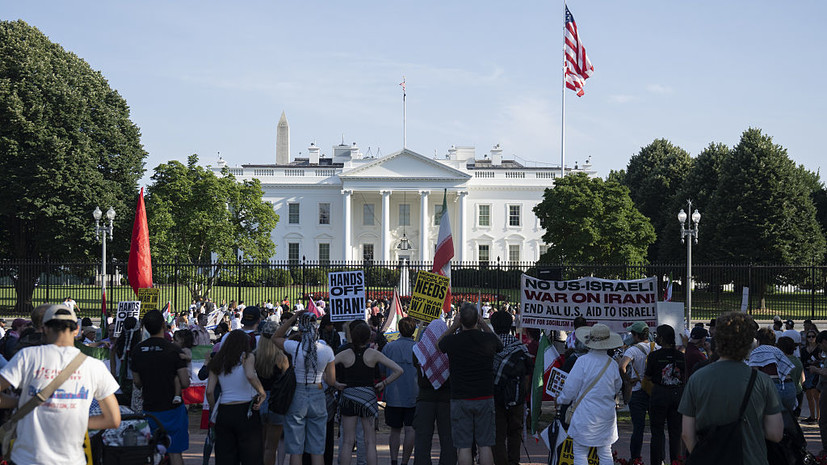 NYT: в США прошли антивоенные протесты из-за авиаударов по Ирану