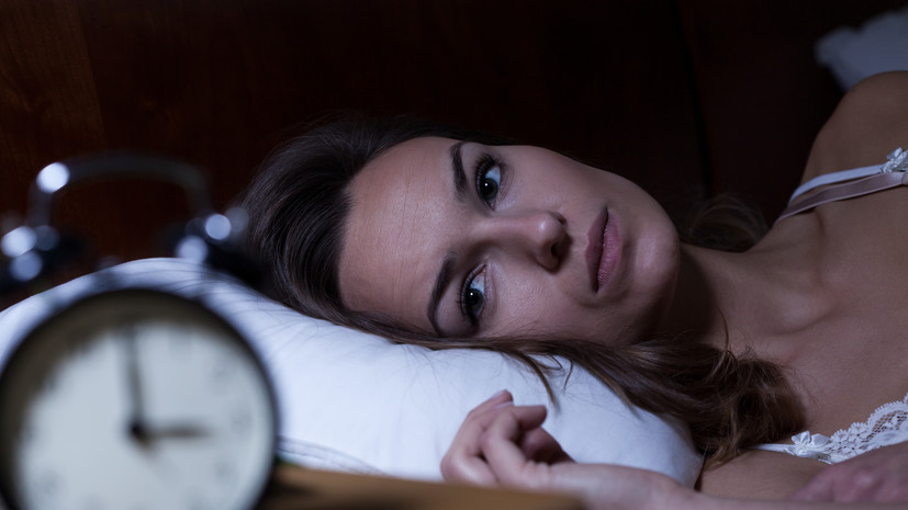 Сомнолог Баранова: женщины из-за перфекционизма чаще мужчин страдают от бессонницы