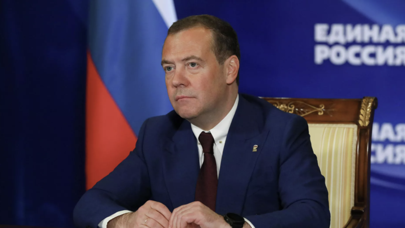 Медведев сообщил, что планирует посетить Курскую область