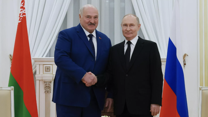 Лукашенко показал Путину технику БелАЗ и военные образцы на выставке в Минске