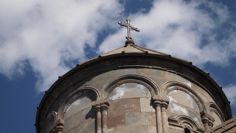 Спецназ СНБ вошёл на территорию резиденции главы армянской церкви