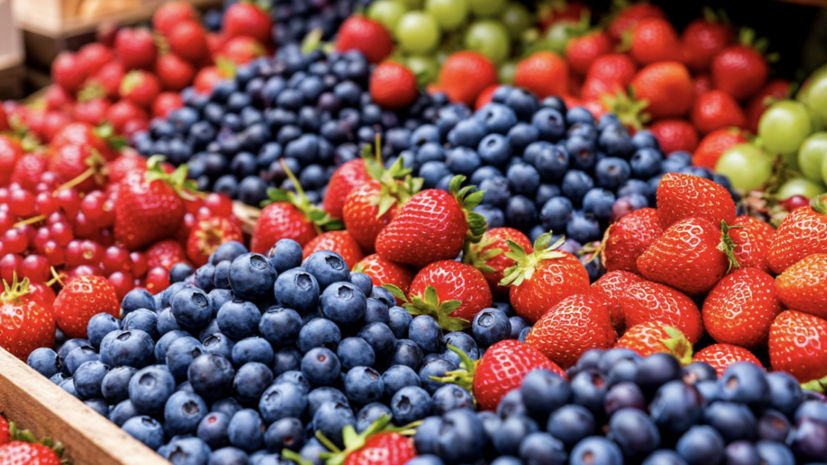 На ярмарках Москвы предлагают различные сорта ягод