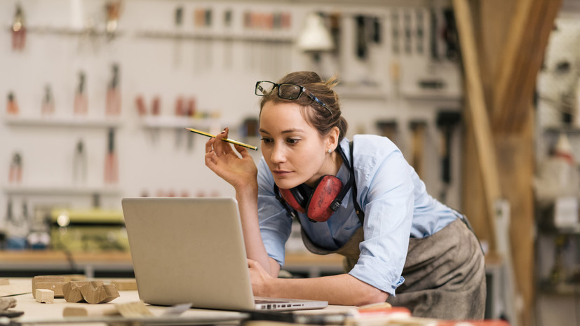 В России некоторые специалисты креативной сферы зарабатывают меньше ожидаемого