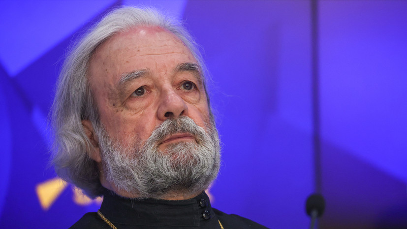 Протоиерей Ильяшенко назвал грехом написание слова «бог» с маленькой буквы