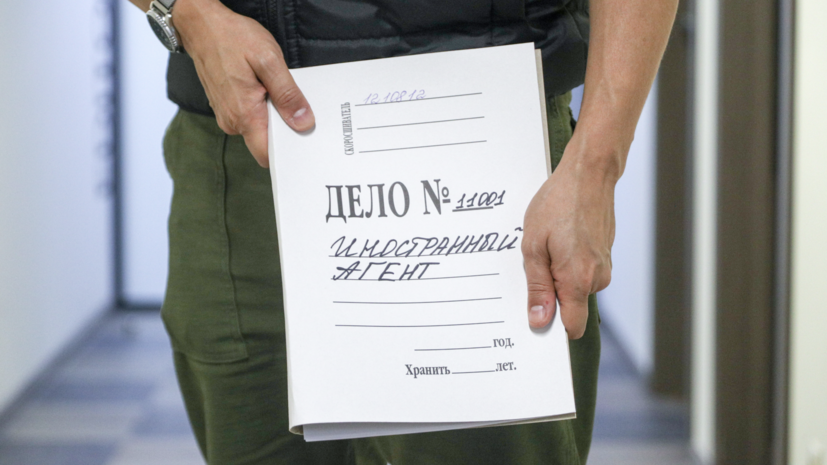 Минюст внес в реестр иноагентов блогера Трикоза и рэпера Блика