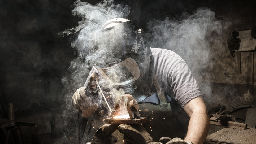 Предприятиям Свердловской области требуется около 50 тысяч сотрудников