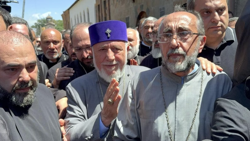 Адвокат: армянский архиепископ Микаэл Аджапахян задержан