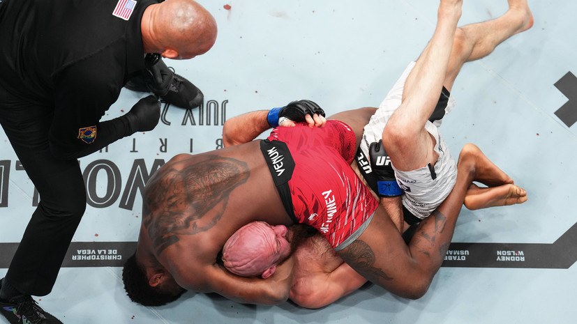 Борщёв проиграл Маккинни удушающим приёмом на турнире UFC 317