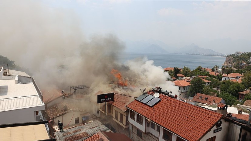 В генконсульстве сообщили, что при пожаре в Анталье россияне не пострадали