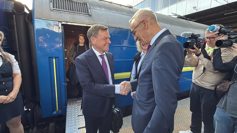 Глава МИД Германии прибыл с необъявленным визитом в Киев