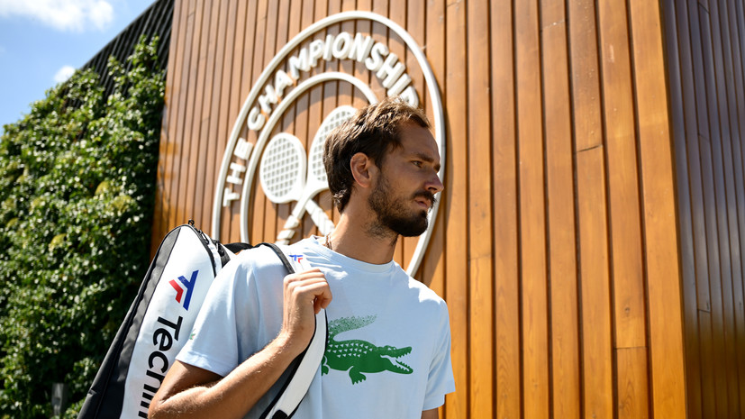 Медведев сделал замечание в адрес Бонзи во время матча на Уимблдоне