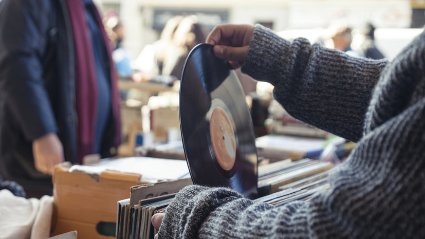 В «Мультимедиа холдинге» рассказали про миф о том, что русский винил дороже западного