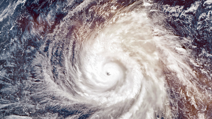 «Роскосмос» показал снимок накрывшего Москву циклона «Корнелиус»