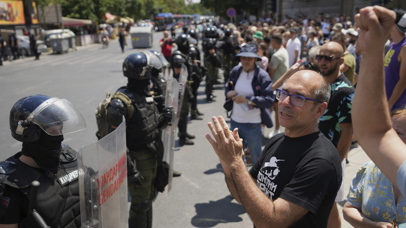 Полиция в Белграде охраняет развязки от попыток блокирования протестующими