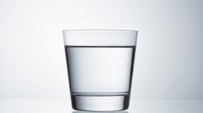 Диетолог Мойсенко заявила о вреде воды из холодильника в жару