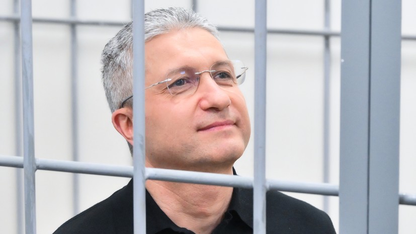 Экс-замглавы МО Иванов улыбкой отреагировал на приговор