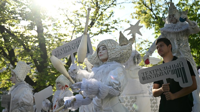 За месяц фестиваля «Театральный бульвар» в Москве прошло почти 900 мероприятий