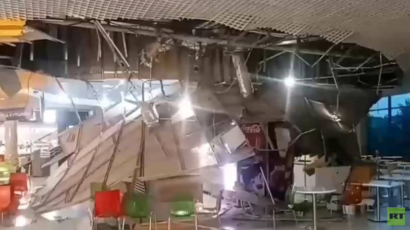 Потолок рухнул в торговом центре в ХМАО