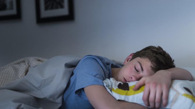 Сомнолог Полуэктов: нарушения сна у подростков могут вызвать проблемы со здоровьем