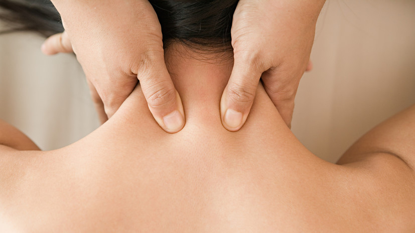 Врач Мурашкина: массаж шеи может быть противопоказан при травмах спины