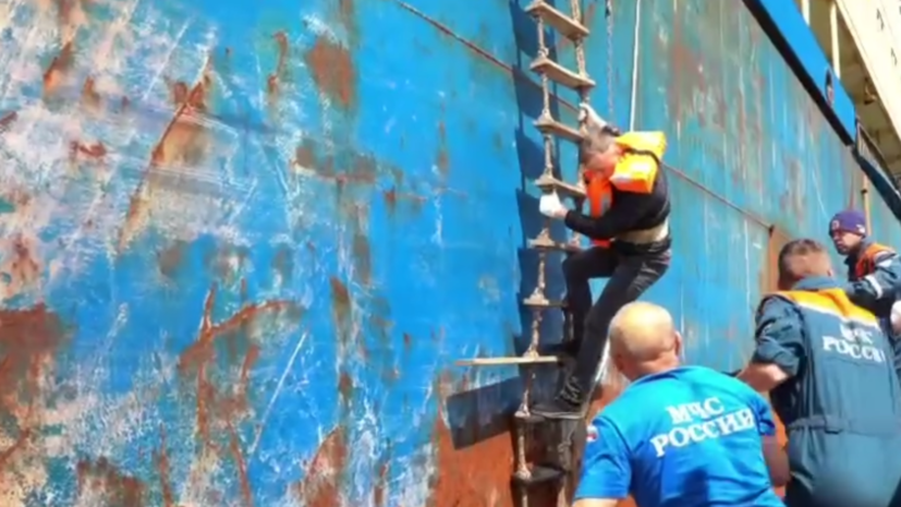 Сотрудники МЧС эвакуировали из Балтийского моря помощника капитана судна