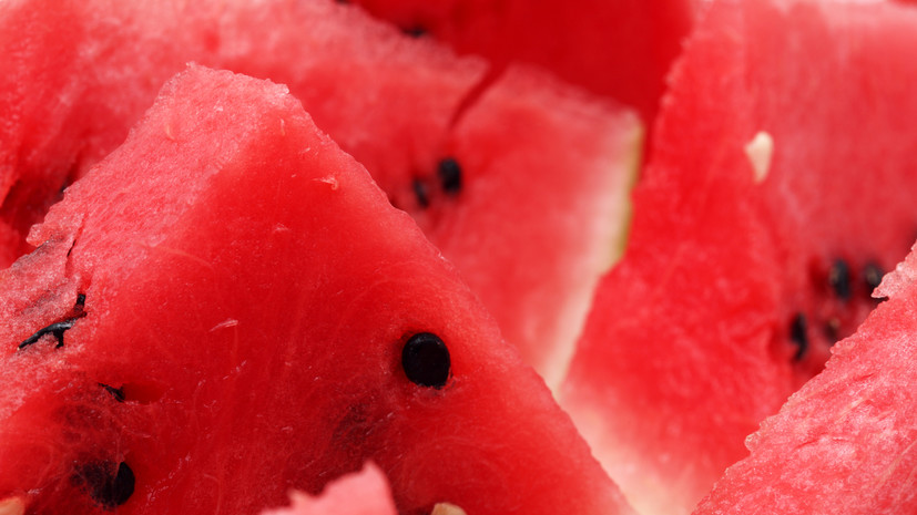 Диетолог объяснила, чем опасна покупка разрезанных арбузов