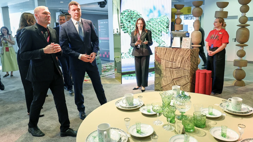 Алиханов открыл выставку ИННОПРОМ-2025 с посещения Универмага НЦ «Россия»