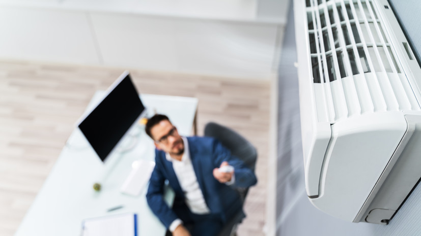 Россияне рассказали, как часто ссорятся из-за кондиционеров на работе