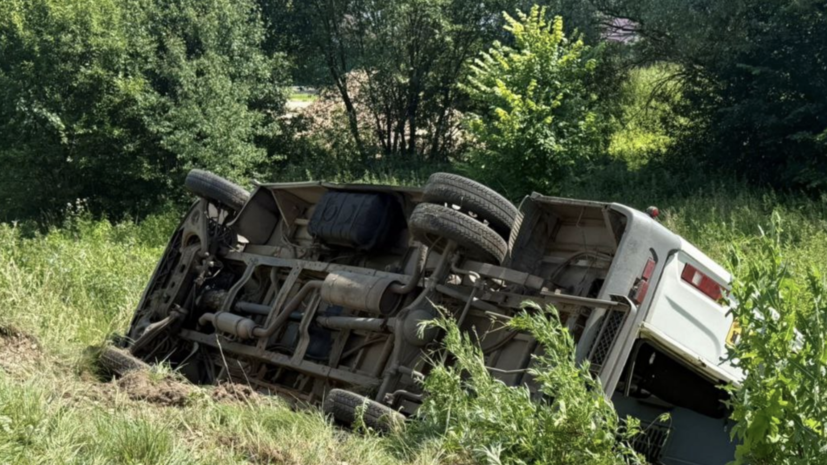 В Подмосковье перевернулся автобус, пострадали 15 человек
