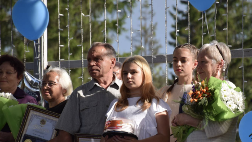 В Кургане вручили медали семьям, прожившим в браке более 40 лет