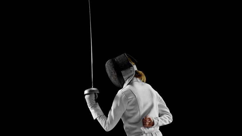 Фехтовальщица оправдала допинг поцелуем с парнем