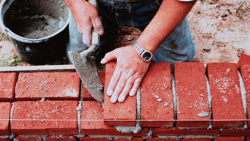 В Кузбассе резко вырос спрос на рабочих, строителей и сотрудников отделов продаж