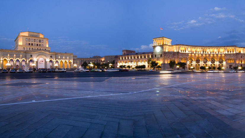 Захарова назвала недружественным шагом запрет Арменией въезда россиянам