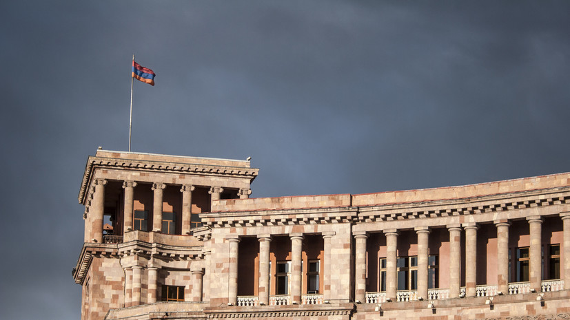 Политолог Солонников: из Армении пытаются сделать новую Украину