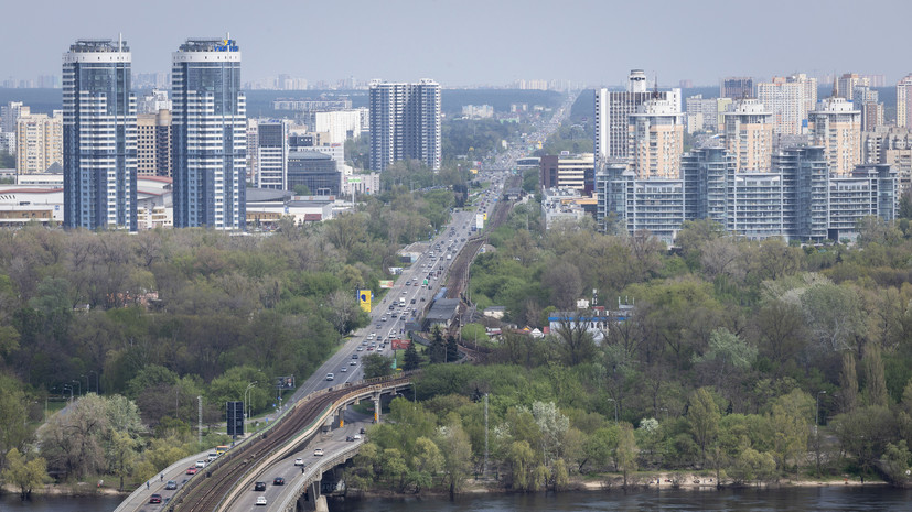 Небо над Киевом затянуло дымом после взрывов