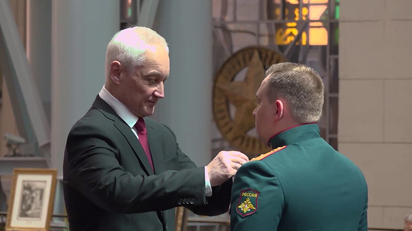 Белоусов вручил медали «Золотая Звезда» отличившимся участникам СВО