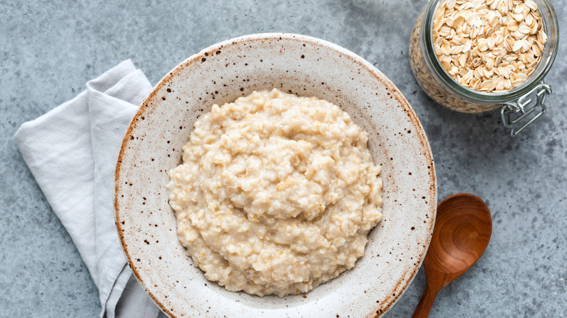 Диетолог рассказала, кому нельзя есть кашу на завтрак и почему