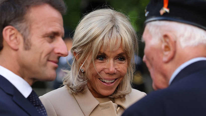 Жена Макрона отказалась дать ему руку во время прогулки в Британии