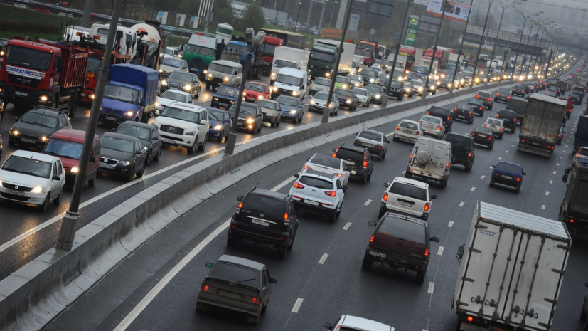 Движение на 16-м километре МКАД восстановлено после подтопления