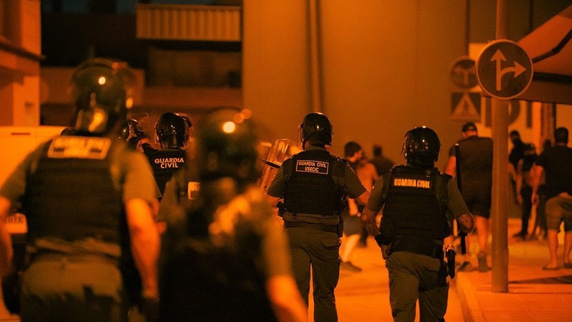 El País: в Испании проходят массовые погромы из-за мигрантов