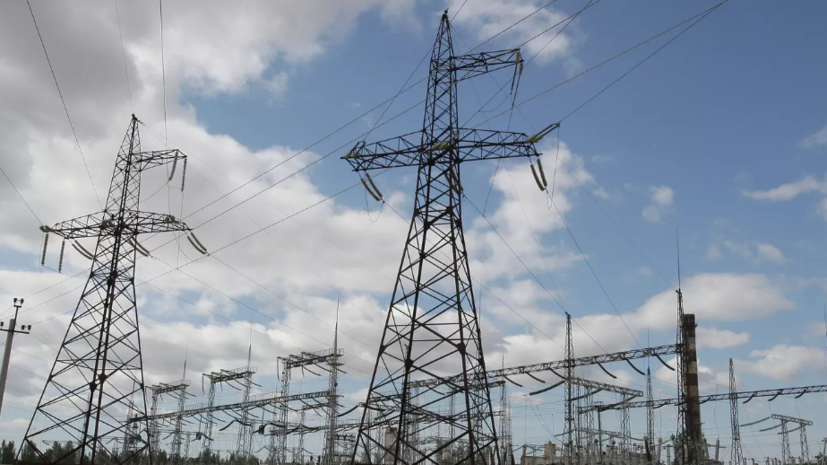 Более 144 тысяч абонентов в ЛНР остаются без электроснабжения из-за непогоды