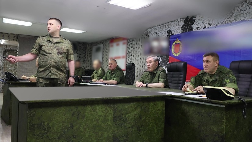 Герасимов проинспектировал группировку «Центр»