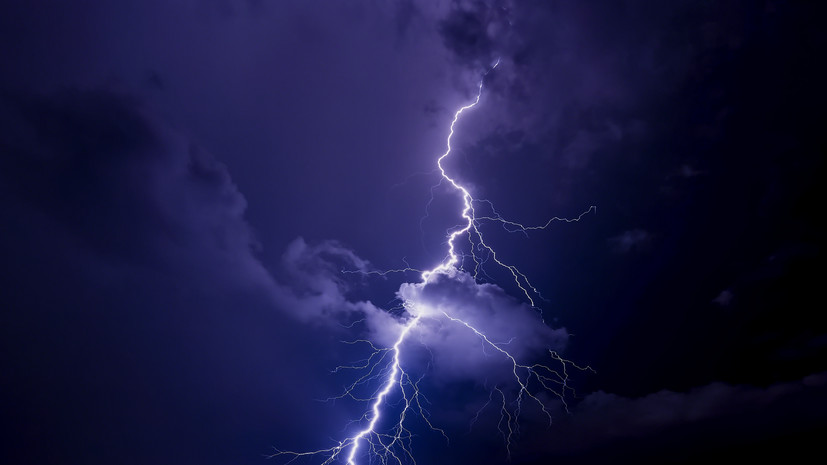 Источник: молния убила трёх человек под Тулой, когда они выходили из воды